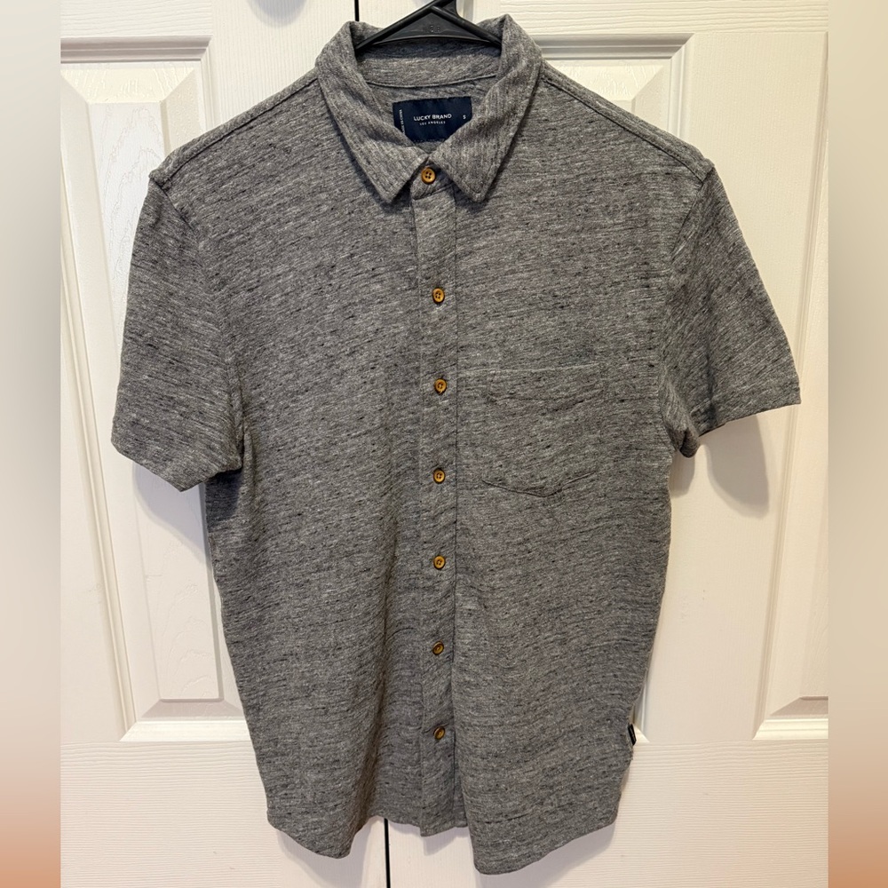 Men's Gray Button-Up Shirt